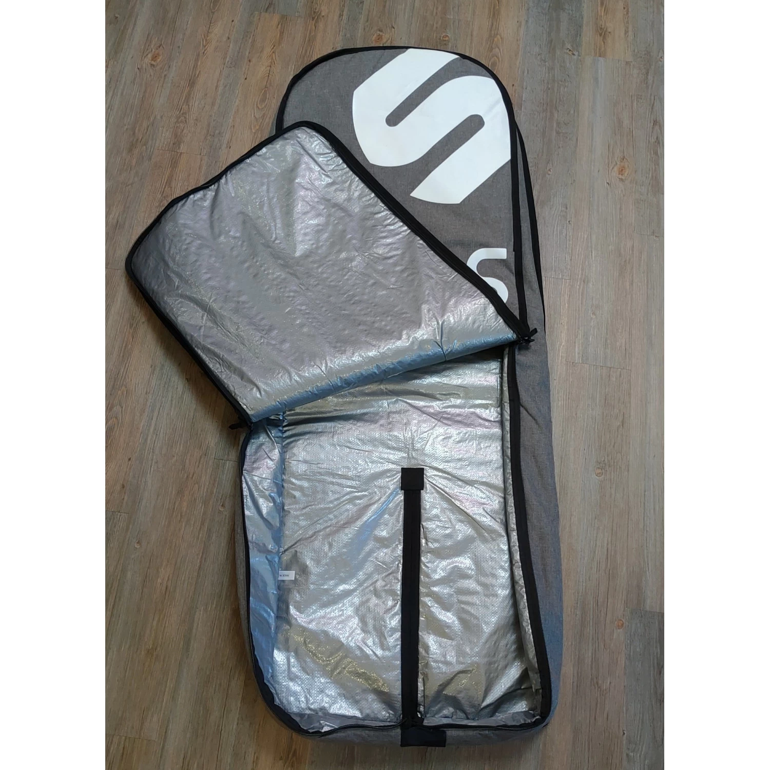 Housses Wingfoil Side-on Housse Wingfoil Board Grey 2023 3 Housses Wingfoil Side-on Housse Wingfoil Board Grey 2023 – Image 3