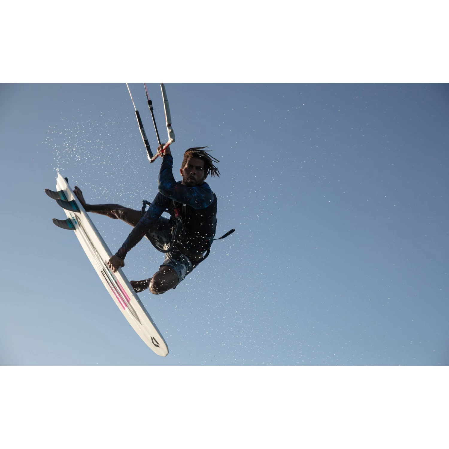 Planches Kitesurf Directionnel Duotone Voke SLS 21 2021 14 Planches Kitesurf Directionnel Duotone Voke SLS 21 2021 – Image 14