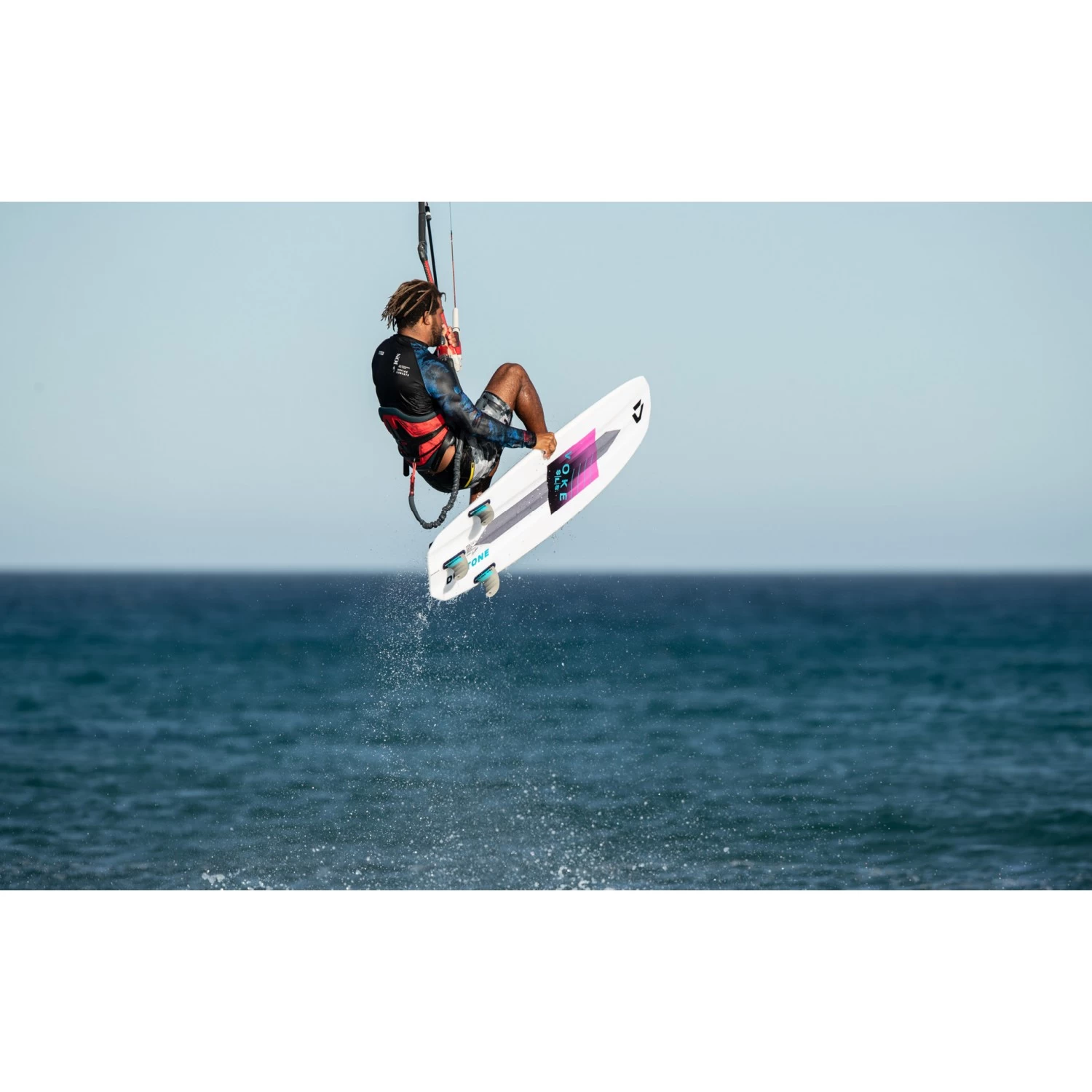 Planches Kitesurf Directionnel Duotone Voke SLS 21 2021 17 Planches Kitesurf Directionnel Duotone Voke SLS 21 2021 – Image 17