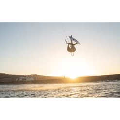 Planches Kitesurf Directionnel Duotone Voke SLS 21 2021 22 Planches Kitesurf Directionnel Duotone Voke SLS 21 2021 -Magasin de matériel de surf voke sls 21 5