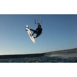 Planches Kitesurf Directionnel Duotone Voke SLS 21 2021 26 Planches Kitesurf Directionnel Duotone Voke SLS 21 2021 -Magasin de matériel de surf voke sls 21 9