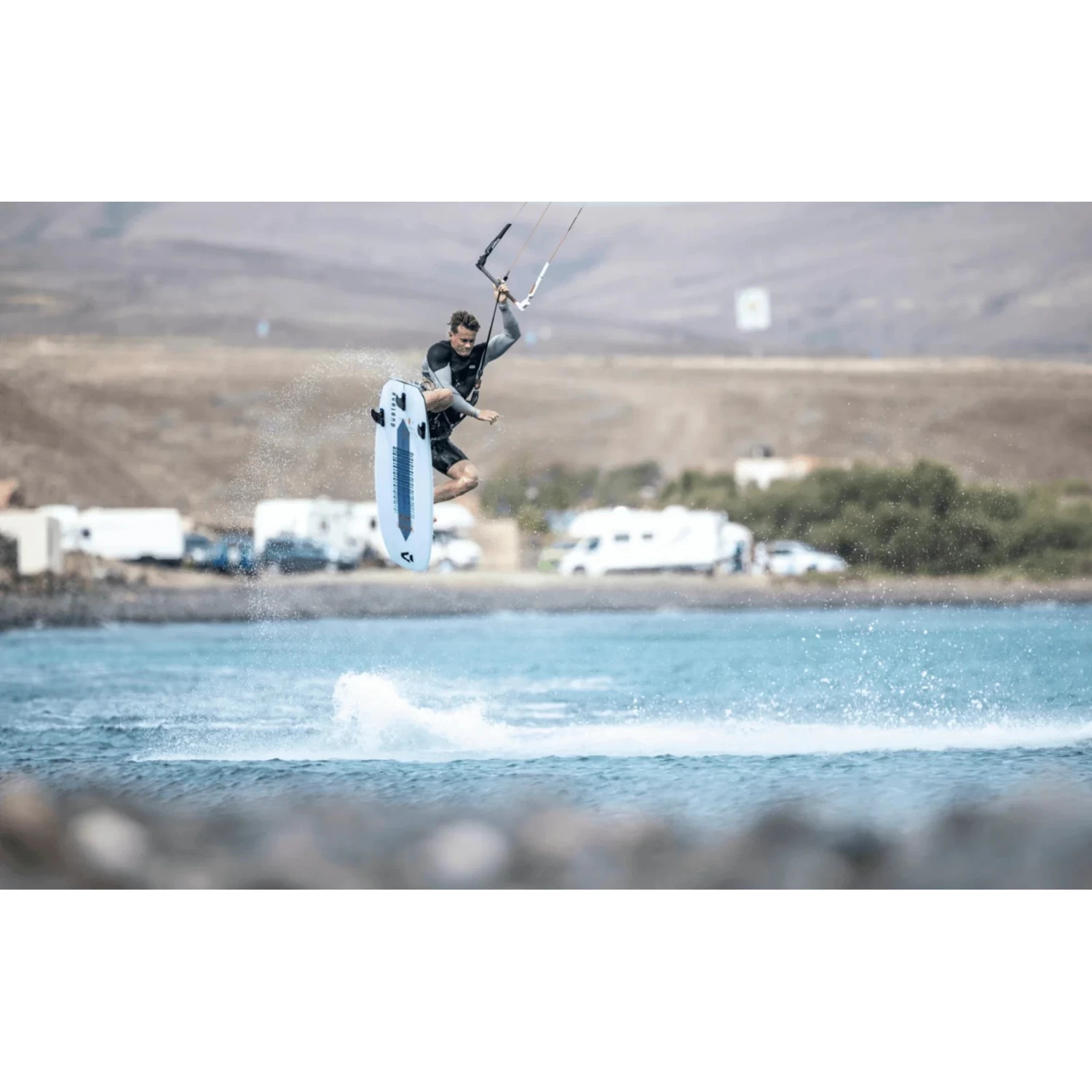 Planches Kitesurf Directionnel Duotone Voke SLS 2022 6 Planches Kitesurf Directionnel Duotone Voke SLS 2022 – Image 6