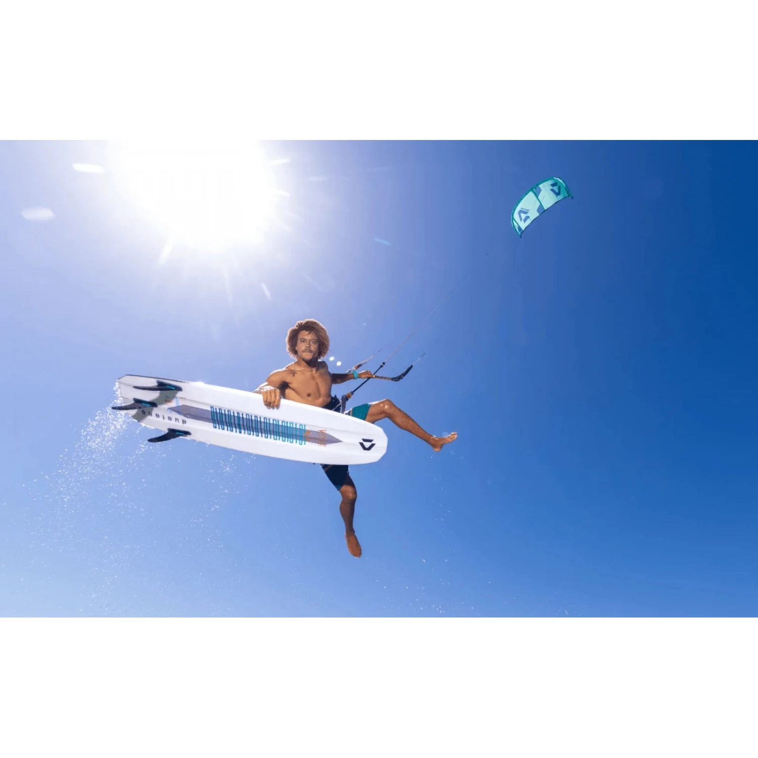 Planches Kitesurf Directionnel Duotone Voke SLS 2022 9 Planches Kitesurf Directionnel Duotone Voke SLS 2022 – Image 9