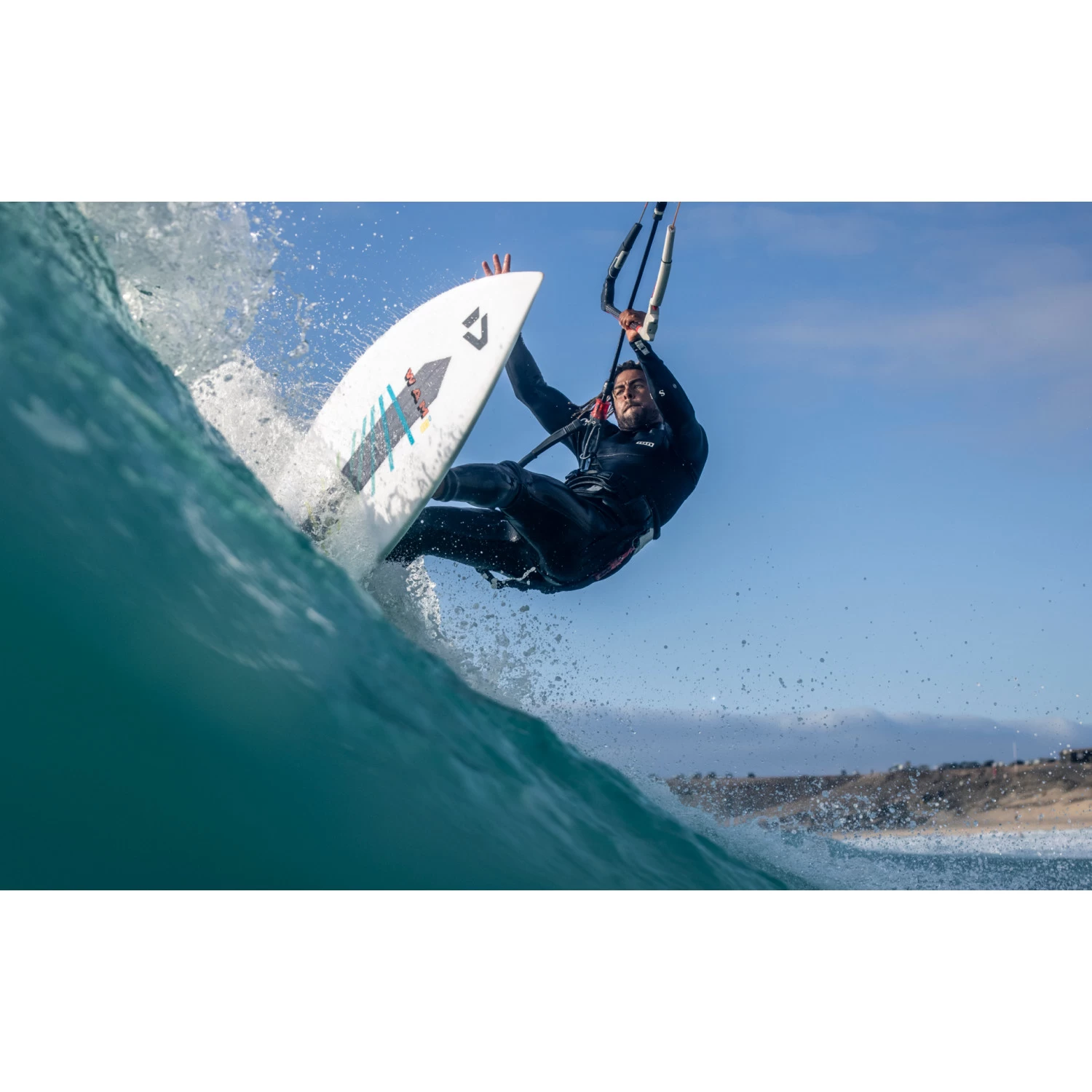 Planches Kitesurf Directionnel Duotone Wam D/LAB 2022 3 Planches Kitesurf Directionnel Duotone Wam D/LAB 2022 – Image 3