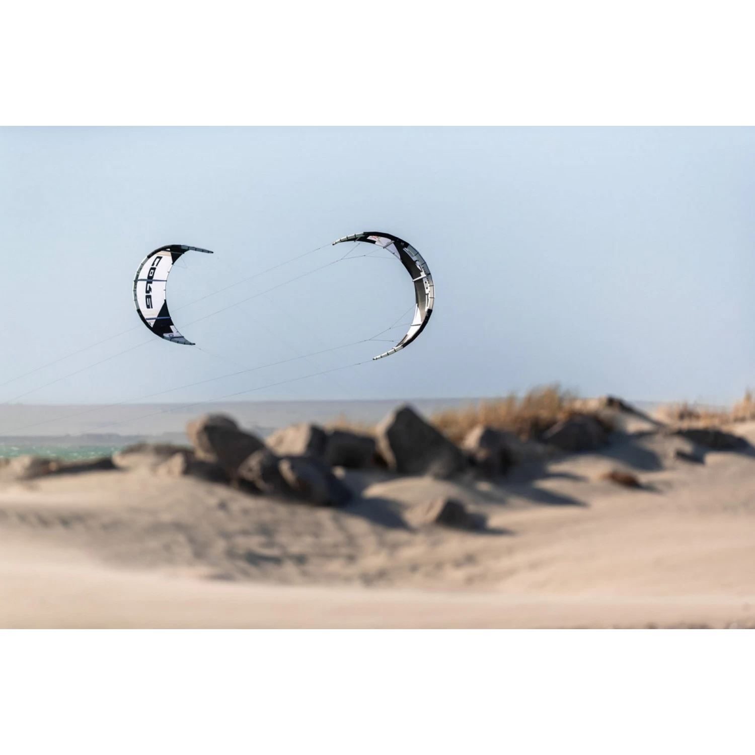 Ailes Kitesurf Core XR 7 Black 2023 4 Ailes Kitesurf Core XR 7 Black 2023 – Image 4